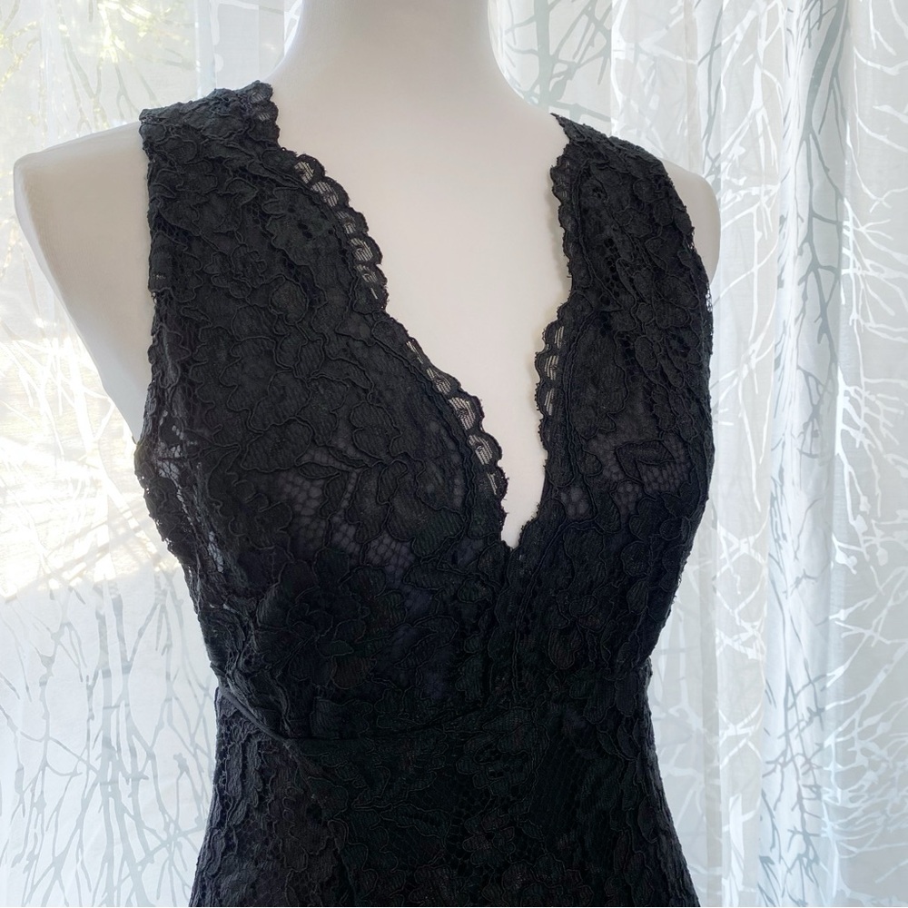 REFORMATION FRANCESCA BLACK LACE SLEEVELESS V-NECK SHEER BACK WRAP MAXI DRESS - Picture 3 of 11